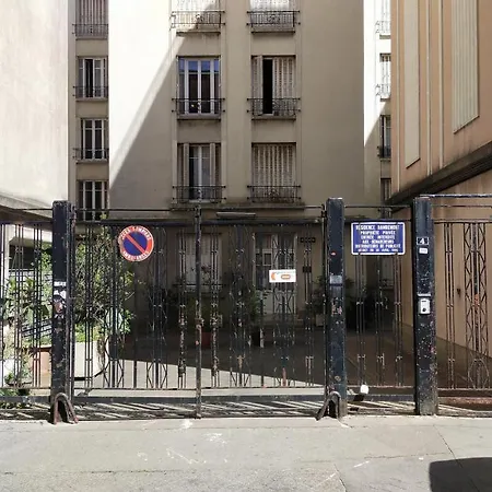 Charming Near Sacre-coeur *