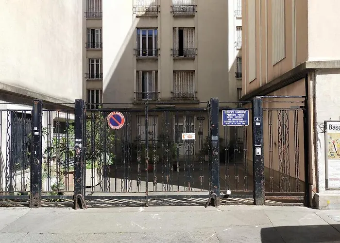 Charming Near Sacre-coeur *