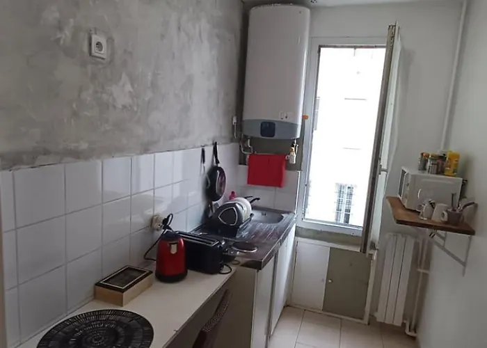 Charming Near Sacre-coeur Апартаменты Париж